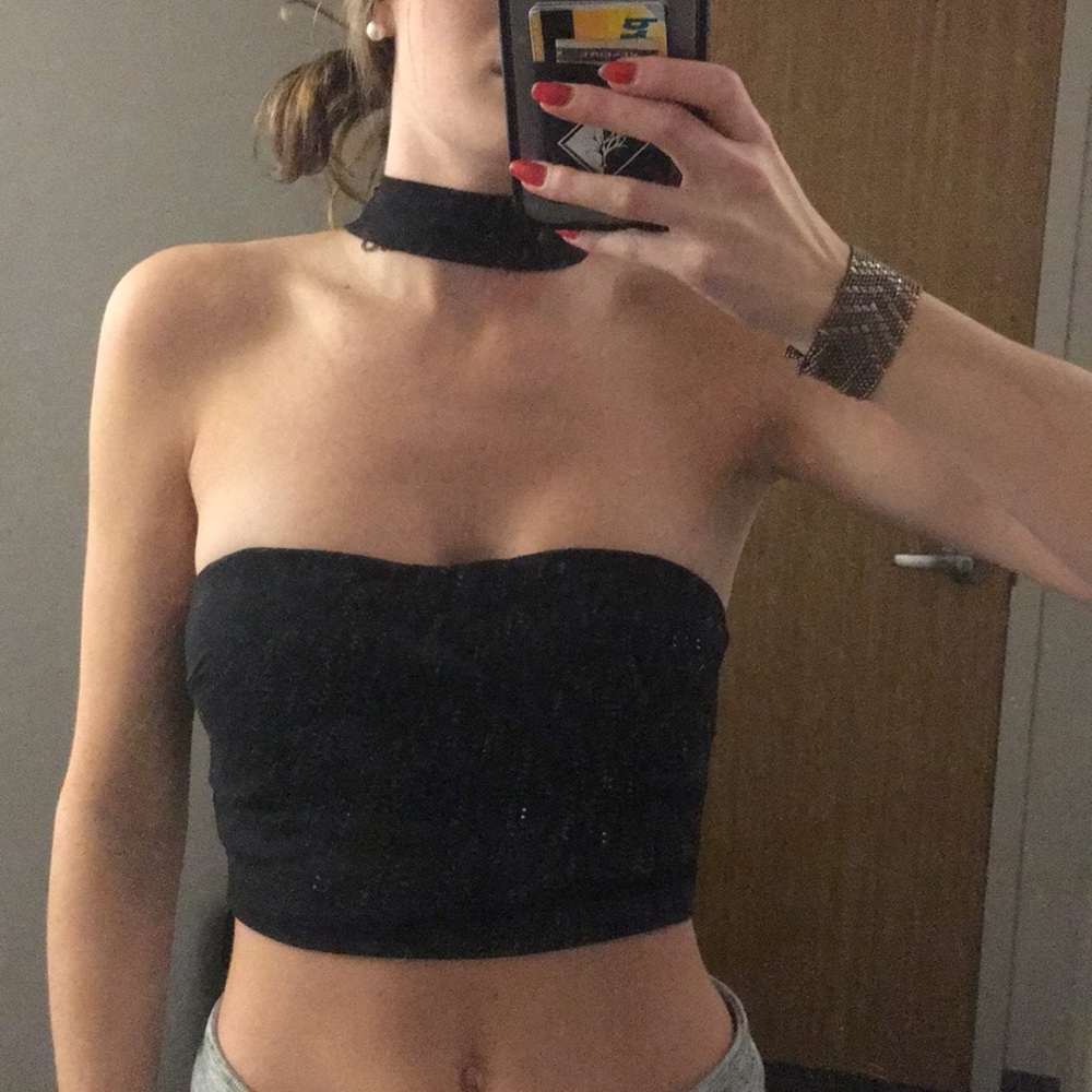 Black crop top + choker